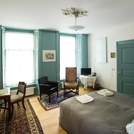 Aan De Markt Bed & Breakfast